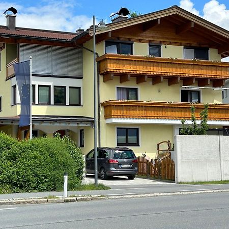 Haus Laubreuter Apartment Капрун Екстериор снимка