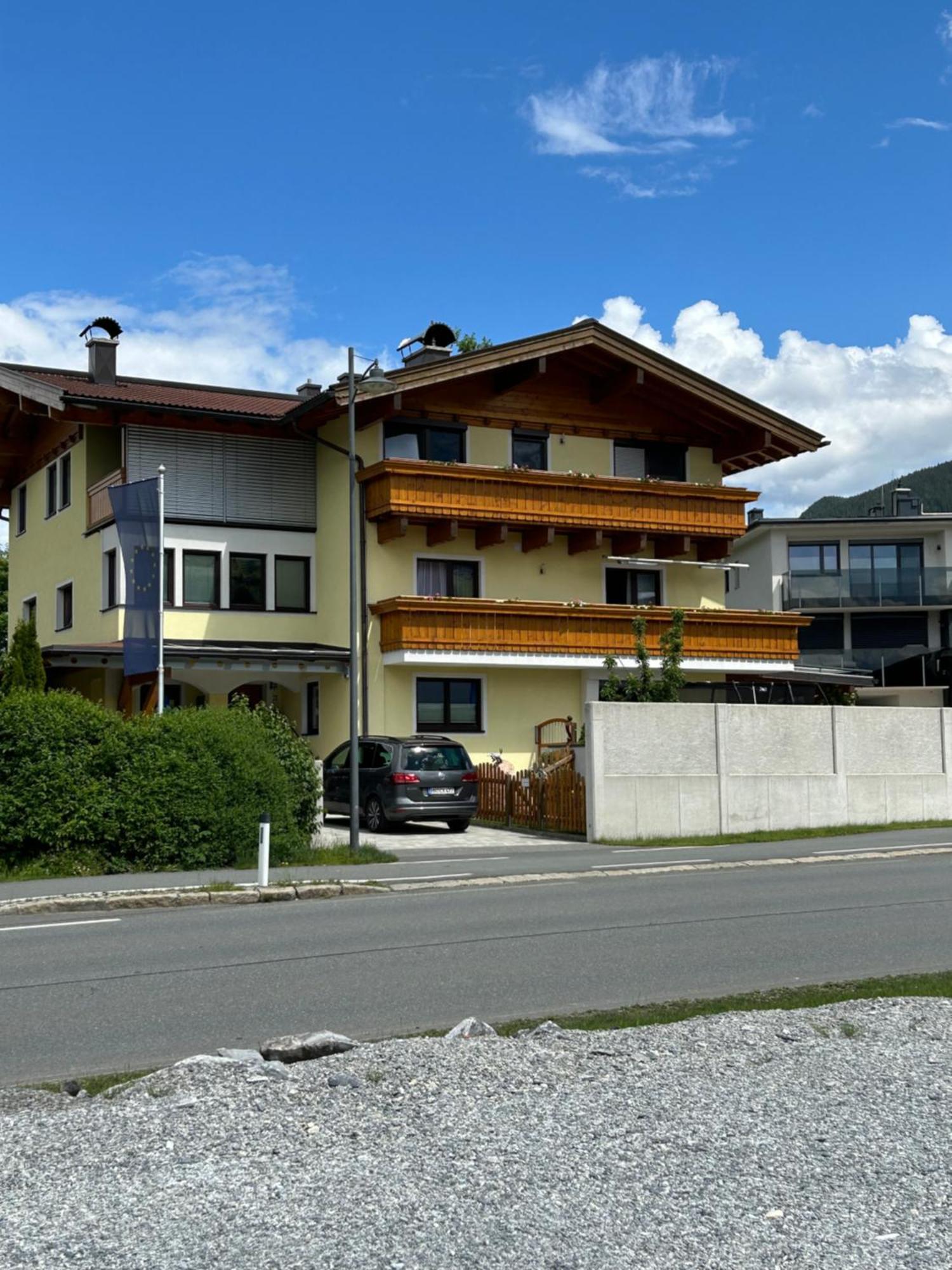 Haus Laubreuter Apartment Капрун Екстериор снимка