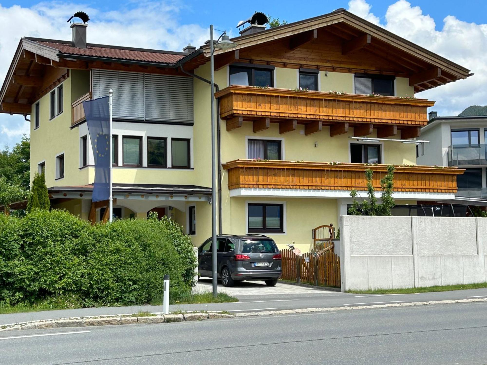 Haus Laubreuter Apartment Капрун Екстериор снимка