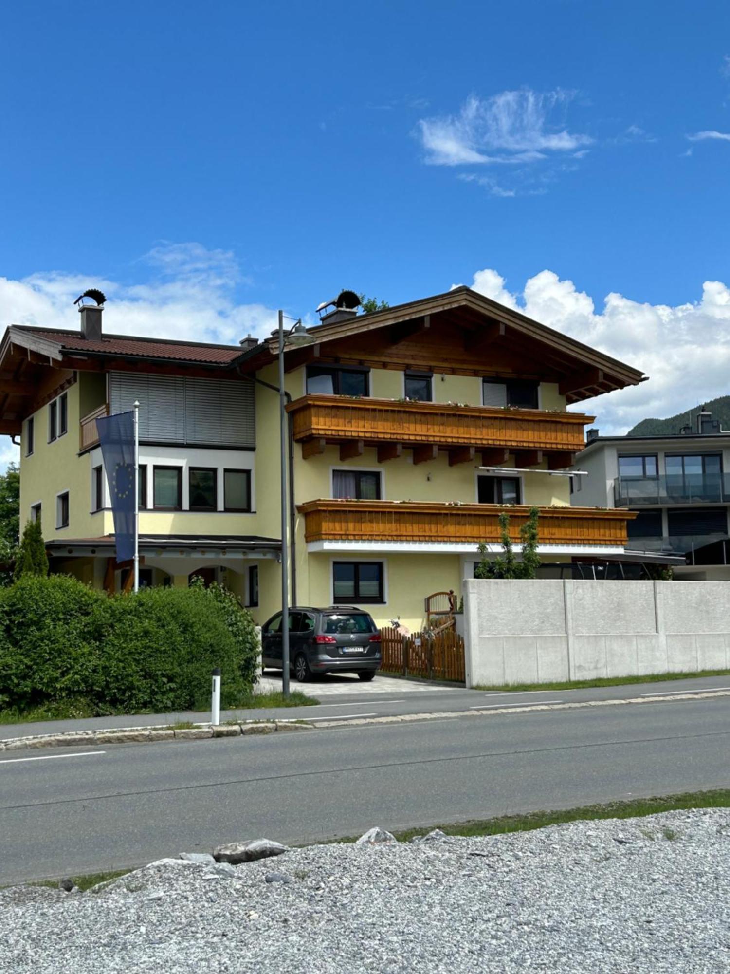 Haus Laubreuter Apartment Капрун Екстериор снимка